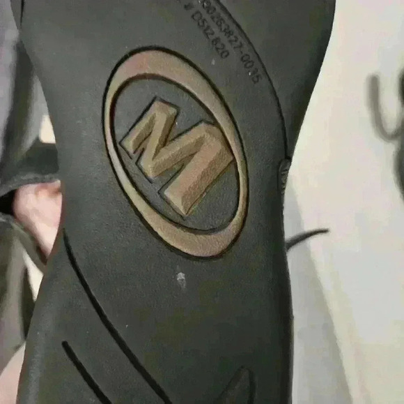 Merrell Black strappy sandals. Size 7. - Picture 11 of 12